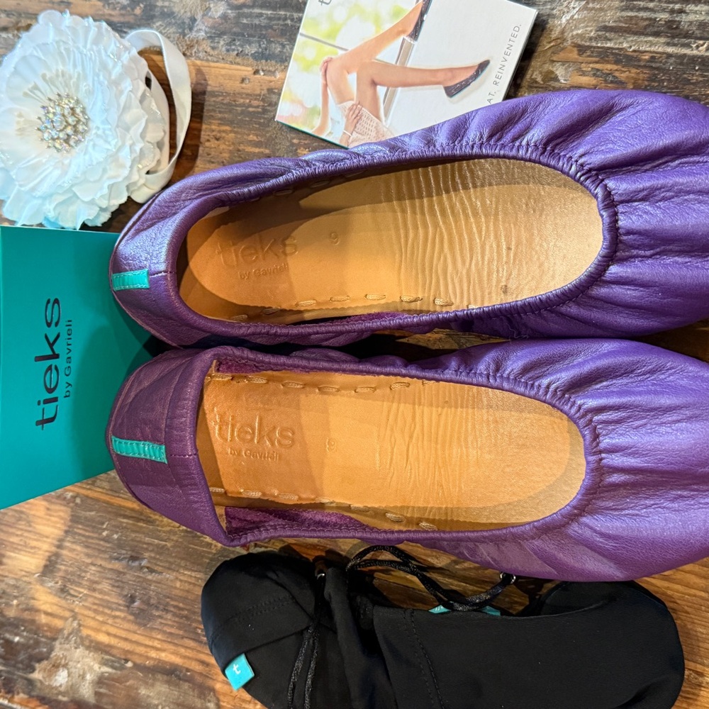 Tieks Lilac Classic Purple Leather Flats, box, topper and bags. Sz 9 EUC